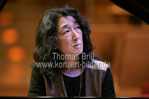 Japanische Pianistin Mitsuko Uchida gastiert mit einem Benefizkonzert in der Philharmonie Köln (&copy; Thomas Brill)